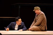 燐光群「拝啓天皇陛下様 前略総理大臣殿」より。（撮影：姫田蘭）