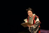 白石加代子「百物語」アンコール公演 第三弾より。和田誠「おさる日記」。(c)Ari.M