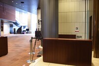 劇場入り口に設置されたサーモグラフィ。