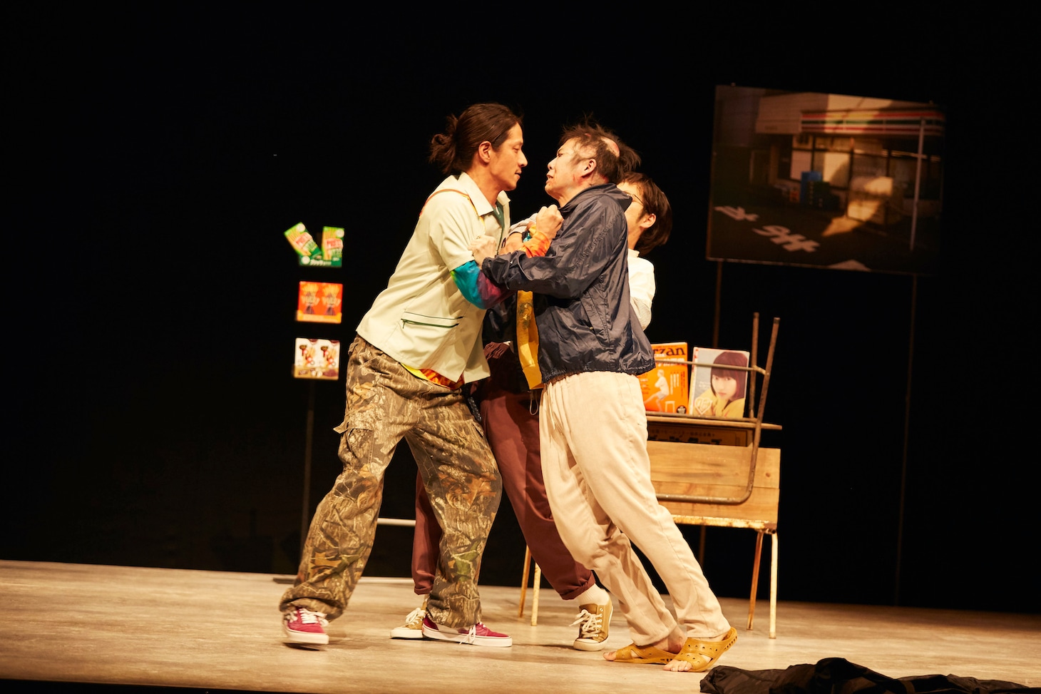 ハイバイ「投げられやすい石」ゲネプロより。（撮影：坂本彩美）