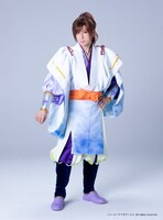 鐘ヶ江洸扮する源九郎義経。