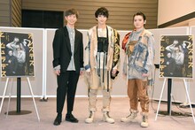 KAAT神奈川芸術劇場プロデュース「オレステスとピュラデス」合同取材会より。左から杉原邦生、鈴木仁、濱田龍臣 。