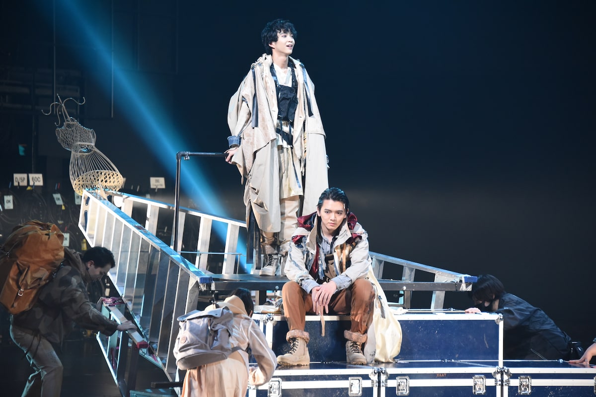 杉原邦生の野心作 オレステスとピュラデス 鈴木仁 濱田龍臣がエネルギッシュに体現 公演 会見レポート 写真32枚 ステージナタリー 杉原邦生の野心作 オレステスとピュラデス 鈴木仁 濱田龍臣がエネルギッシュに体現 公演 会見レポート 写真32枚 ステージナタリー
