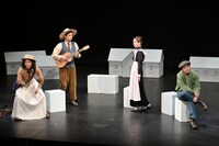 しんゆりシアター「『桜の園』四幕の喜劇」より。(c)川崎市アートセンター