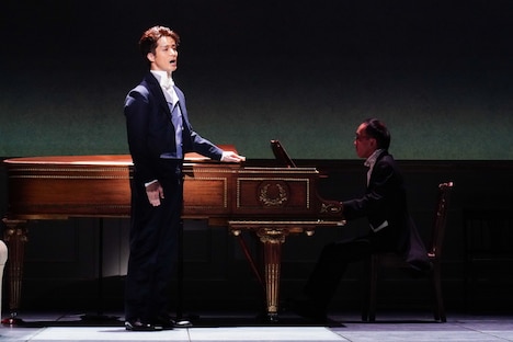 舞台「Op.110 ベートーヴェン『不滅の恋人』への手紙」より。(撮影:田中亜紀)