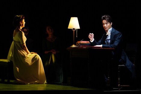 舞台「Op.110 ベートーヴェン『不滅の恋人』への手紙」より。(撮影:田中亜紀)