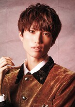 佐伯亮扮する陪審員6。