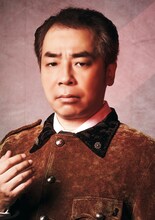 佐久間祐人扮する陪審員3。