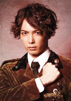 瀬戸祐介扮する陪審員5。