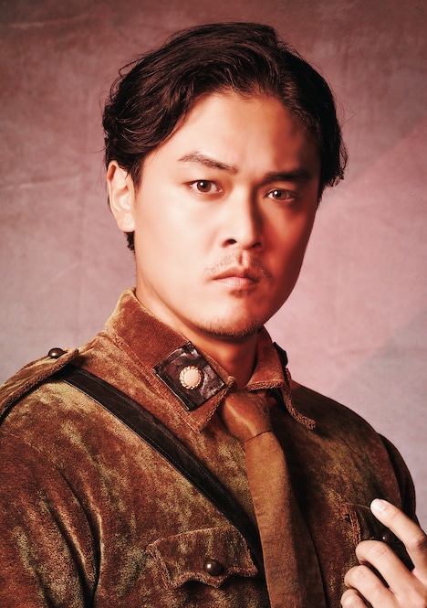 横山真史扮する陪審員2。