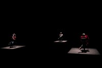 「現代能楽集X『幸福論』～能『道成寺』『隅田川』より」の様子。（撮影：細野晋司）