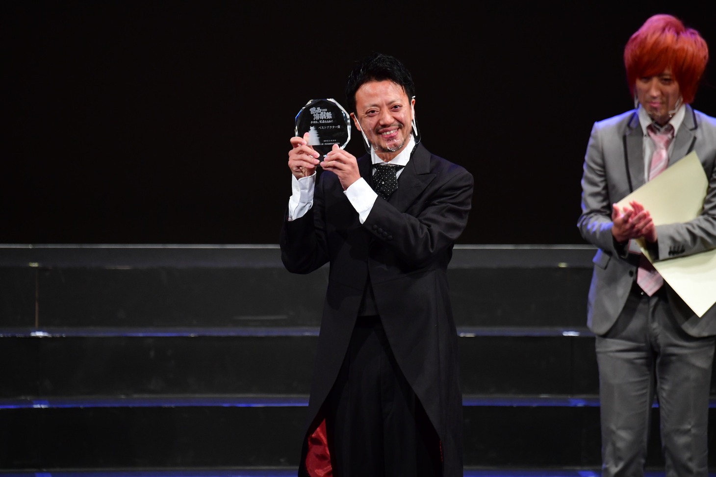 ベストアクター賞を受賞した劇団アンサングヒーロー・佐藤太一郎。