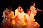 KAAT DANCE SERIES 2020「Knife」より。(撮影:鈴木穣蔵)