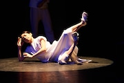 KAAT DANCE SERIES 2020「Knife」より。(撮影:鈴木穣蔵)