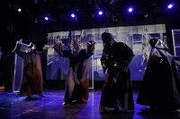 文学座12月アトリエの会「ガールズ・イン・クライシス」より。（撮影：宮川舞子）