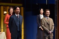 前列左から椎名桔平、室龍太。