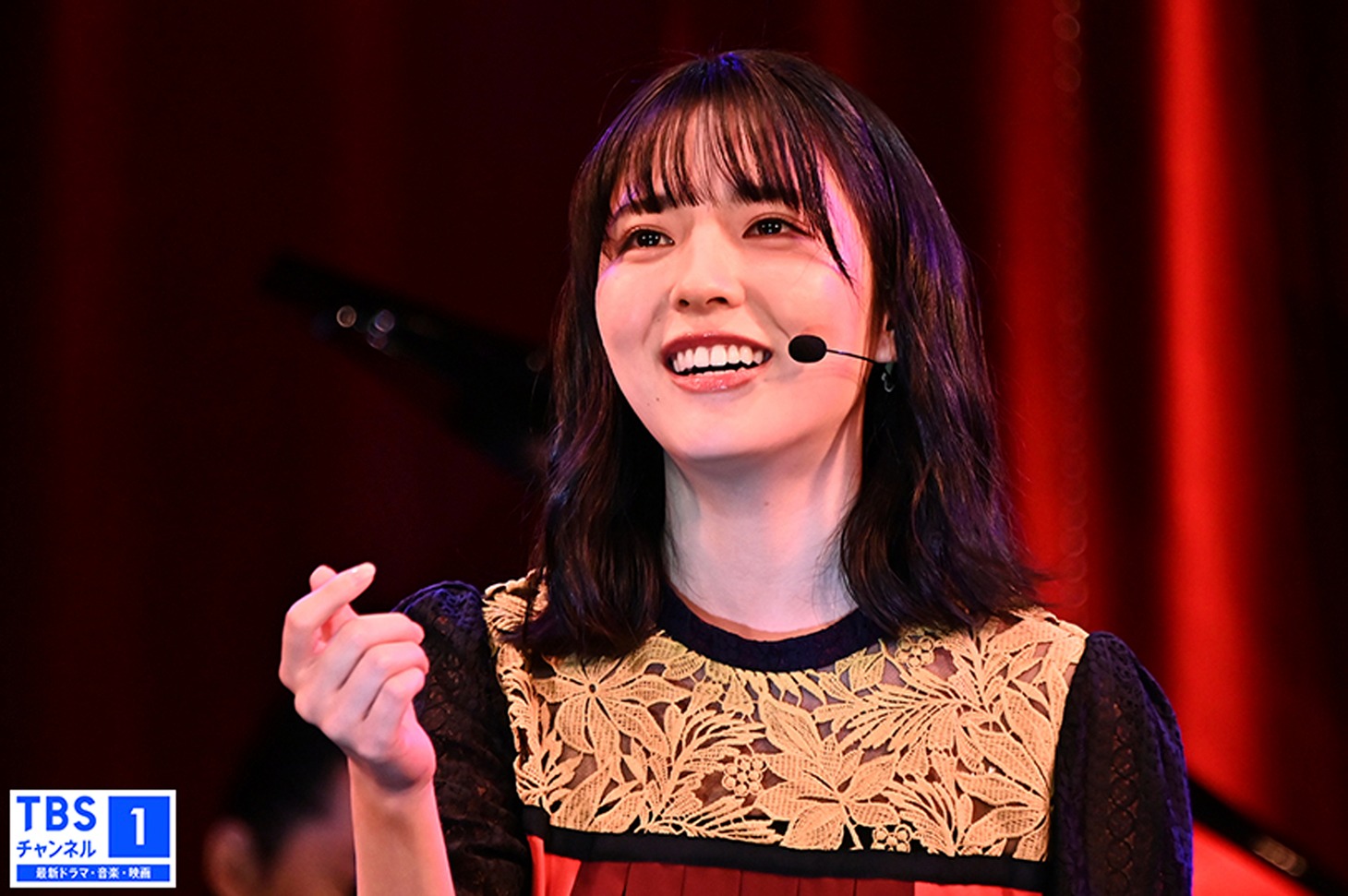 「vol.3 早川聖来（乃木坂46）×寺脇康文＆塚地武雅」より。