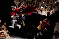 烏丸ストロークロックと祭「祝・祝日」より。（撮影：井上嘉和）