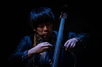 烏丸ストロークロックと祭「祝・祝日」より。（撮影：井上嘉和）