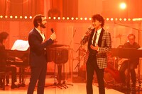 「オリジナルミュージカルコメディ 福田雄一×井上芳雄『グリーン＆ブラックス』」での共演の様子。