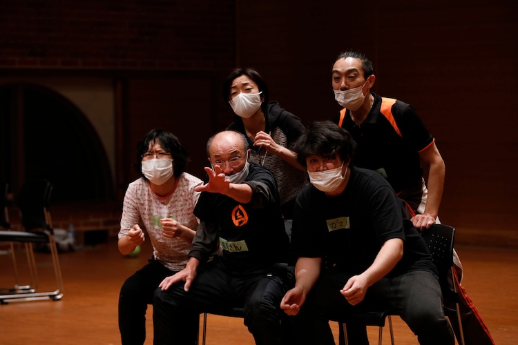 ステージナタリー 桑原裕子が豊橋市民と「甘い丘」上演、“人生の居場所を探す誰か”に力を