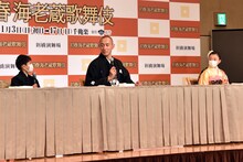 左から堀越勸玄、市川海老蔵、市川ぼたん。