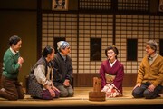 劇団民藝・こまつ座公演「ある八重子物語」より。（撮影：谷古宇正彦）
