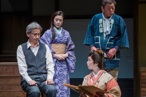 劇団民藝・こまつ座公演「ある八重子物語」より。（撮影：谷古宇正彦）