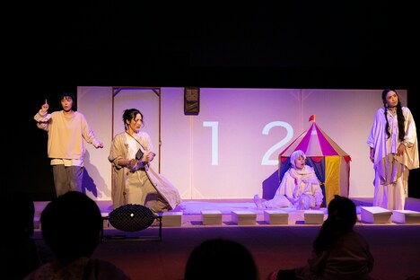 「かがみ まど とびら」より。(撮影:井上佐由紀)
