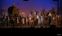 劇団四季 ミュージカル「ライオンキング」22周年記念カーテンコールの様子。