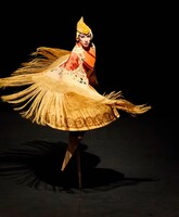 フランソワ・シェニョー＆ニノ・レネ 「不確かなロマンス -もう一人のオーランドー」より。（Photo by Hiroyasu Daido）