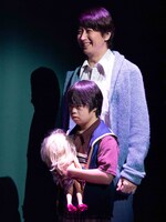 PARCO劇場オープニング・シリーズ「チョコレートドーナツ」より。（撮影：引地信彦）