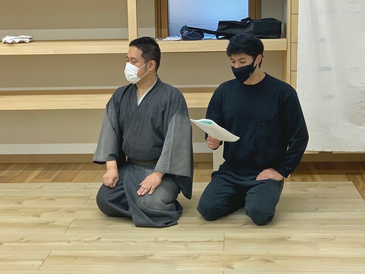 心もピシャンと正座中。