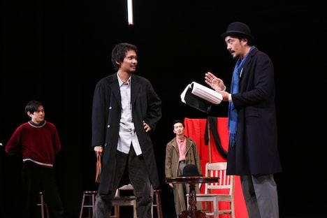 さいたまネクスト・シアター×小川絵梨子「作者を探す六人の登場人物」より。（撮影：宮川舞子）