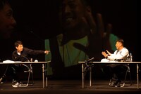 岩井秀人（WARE）プロデュース「いきなり本読み！ in 東京国際フォーラム」より。左から大倉孝二、後藤剛範、大倉孝二。(c)平岩と毛利