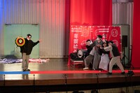 明日のアー 第6回本公演「新しい生活様式下におけるゴリラ軍団vs新しい生活様式下におけるひょっとこ軍団」より。