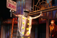 2020年度 多摩美術大学 演劇舞踊デザイン学科 第4期生 卒業制作 演劇公演「□□□・ミーツ・□□□（ナニカ・ミーツ・ナニカ）」より。(c)SHEK Ho Chi / (c)大井朝登