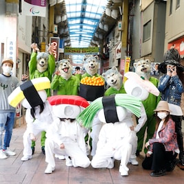 上田大樹&air:manがMWAM「ワビ・サビ・ワサビ」MVを制作、謎の寿司も登場