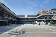 ロームシアター京都の中庭ローム・スクエア。(撮影:小川重雄)