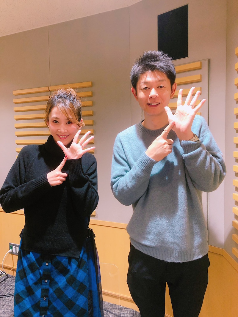 左から龍真咲、島田秀平。