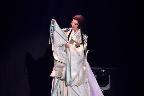 J-CULTURE FEST presents「千年のたまゆら ～ソング＆ダンス 装束新春コレクション～」より。（撮影：阿部章仁）