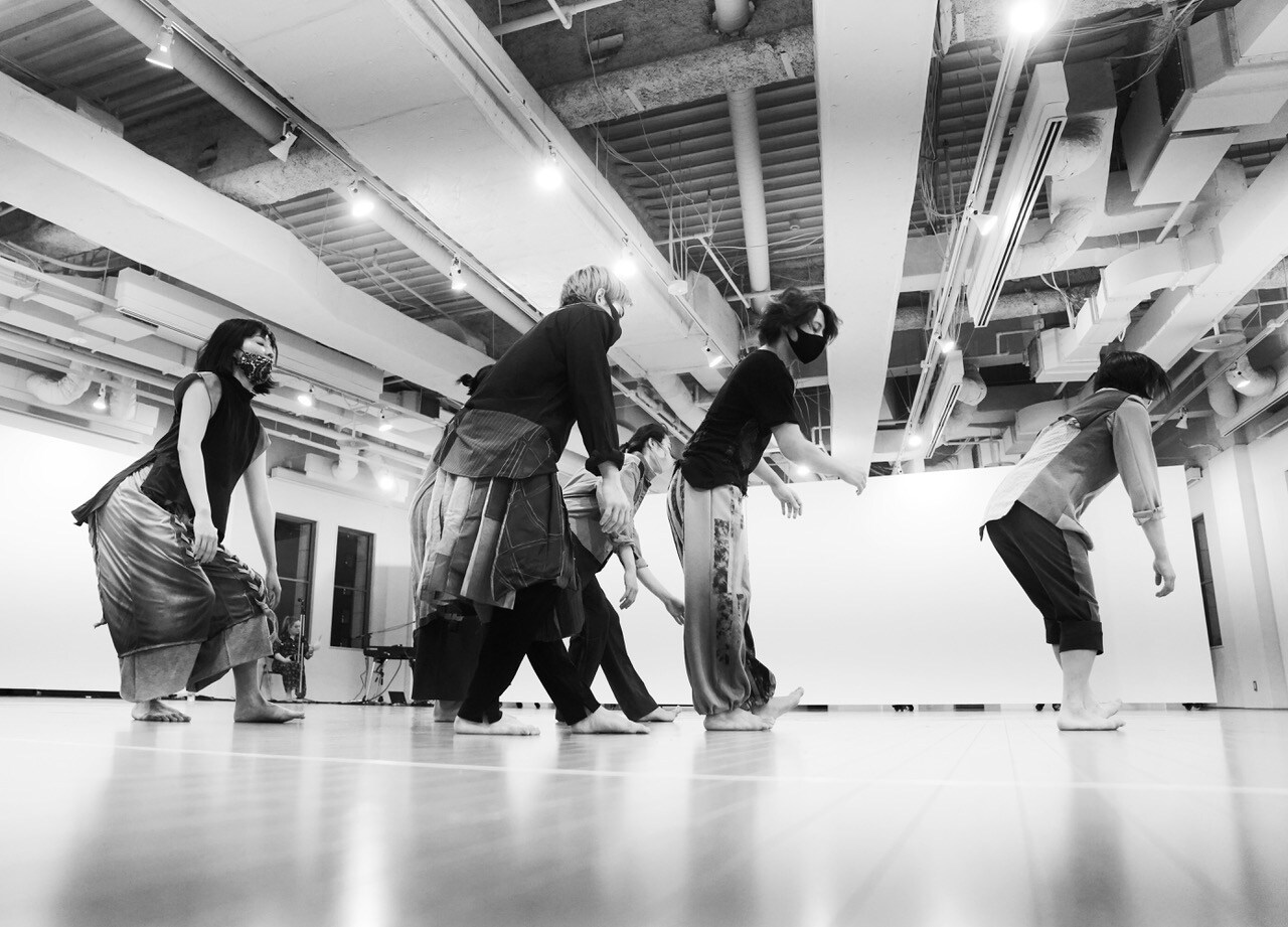 北村明子 A Collaboration Project between Ireland and Japan 「Echoes of Calling」稽古の様子。（撮影：大洞博靖）