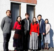 左から岩谷優志、金井由妃、神敏将、飯野遠、齊藤尊史、森田咲子。