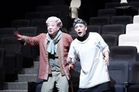 2017年に上演された「病は気から」より。（撮影：猪熊康夫）