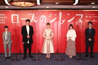 「ローズのジレンマ」製作発表記者会見の様子。左から小山ゆうな、別所哲也、大地真央、神田沙也加、村井良大。