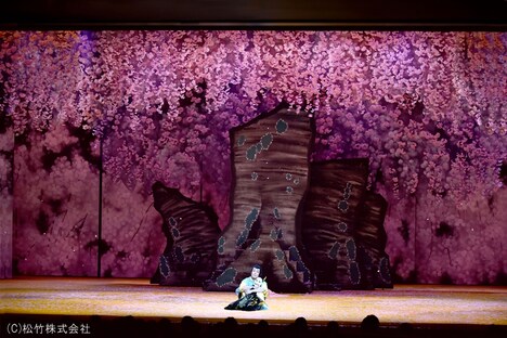 シネマ歌舞伎「野田版 桜の森の満開の下」より。(c)松竹