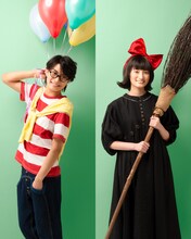 左から那須雄登扮するトンボ、井上音生扮するキキ。