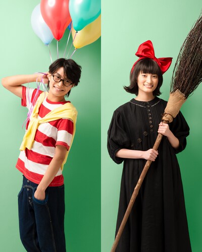 左から那須雄登扮するトンボ、井上音生扮するキキ。