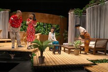 青年団 第84回公演「眠れない夜なんてない」より。（撮影：青木司）