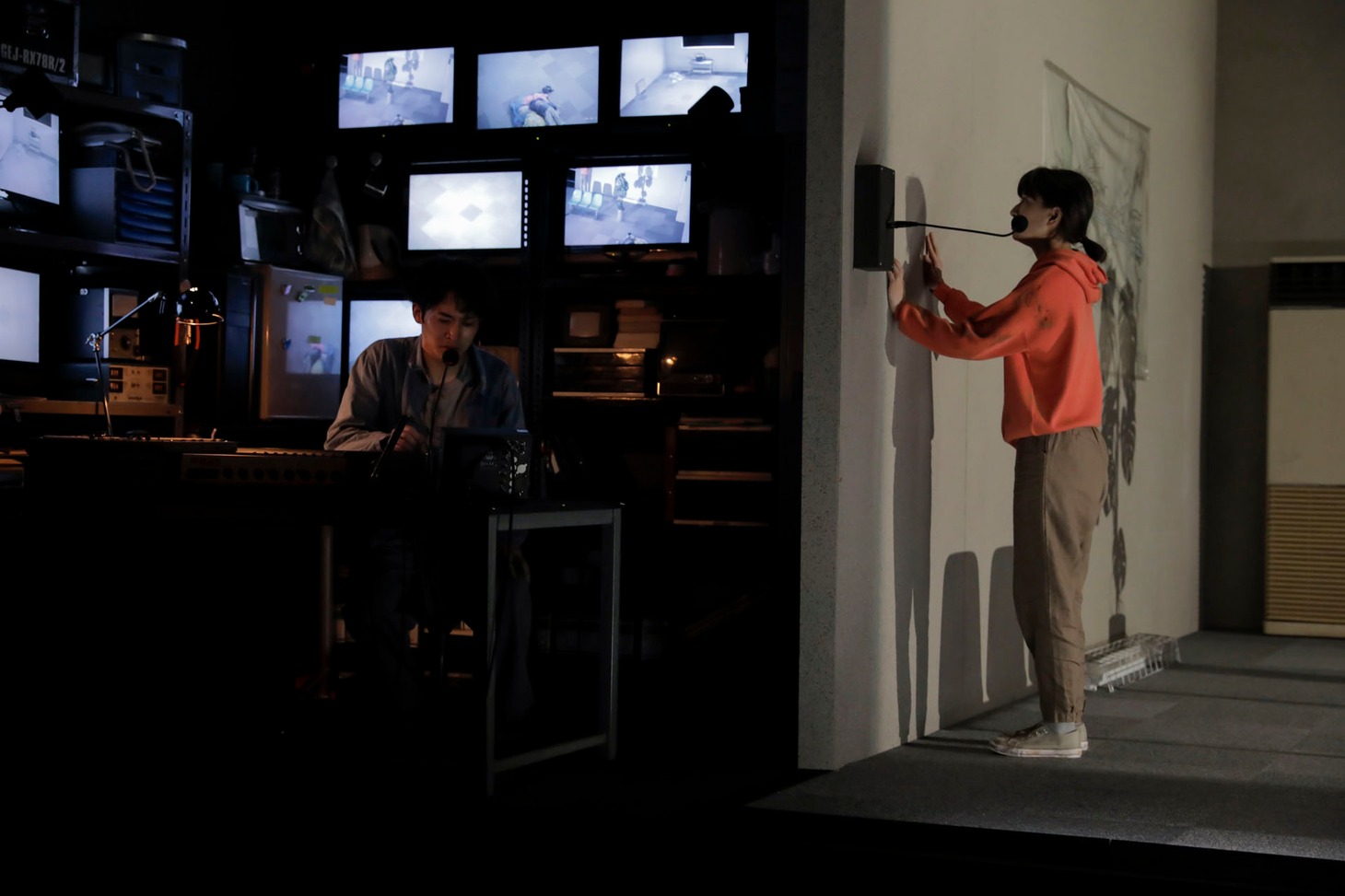 KAAT神奈川芸術劇場プロデュース「『アーリントン』（ラブ・ストーリー）」より。（撮影：岡千里）